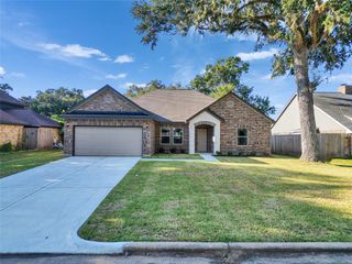 264 S Amherst Drive, West Columbia, TX 77486