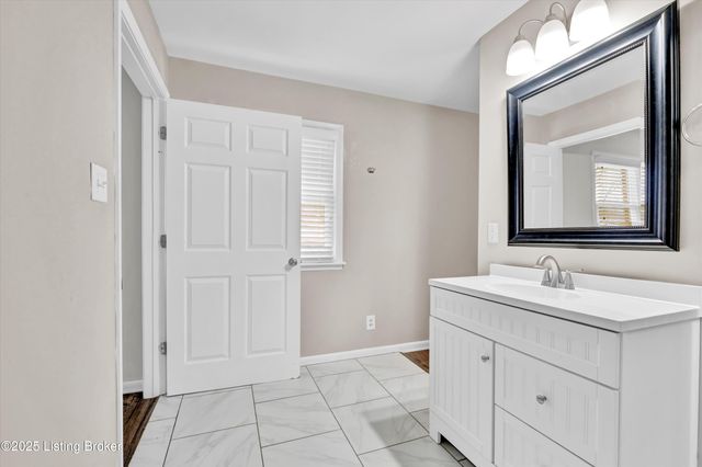 3512 Barclay Dr, Louisville, KY 40299