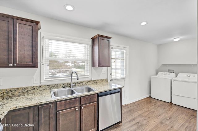 3512 Barclay Dr, Louisville, KY 40299