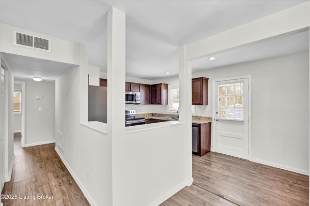 3512 Barclay Dr, Louisville, KY 40299