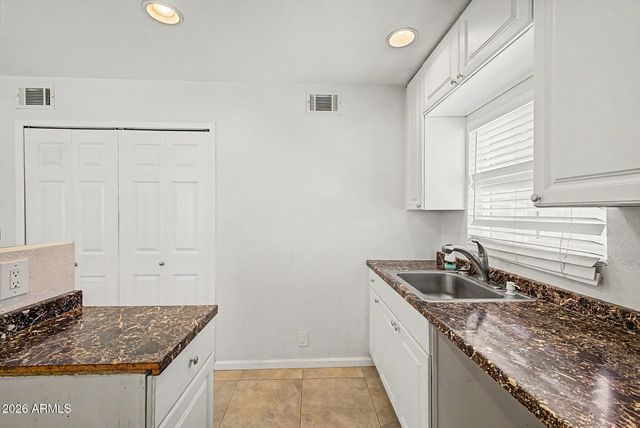 286 W PALOMINO Drive 17, Chandler, AZ 85225