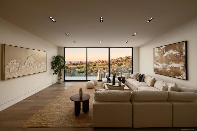 6627 Muirlands Dr, La Jolla, CA 92037