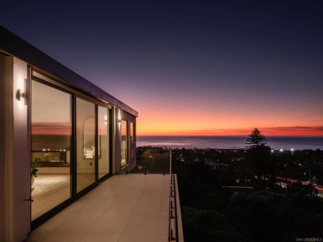 6627 Muirlands Dr, La Jolla, CA 92037