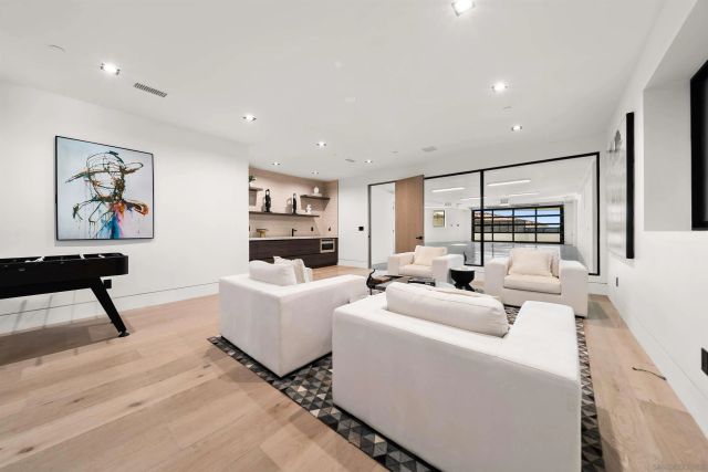 6627 Muirlands Dr, La Jolla, CA 92037