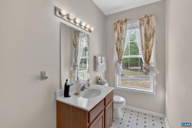 102 HAPPY VALLEY RD, Keswick, VA 22947