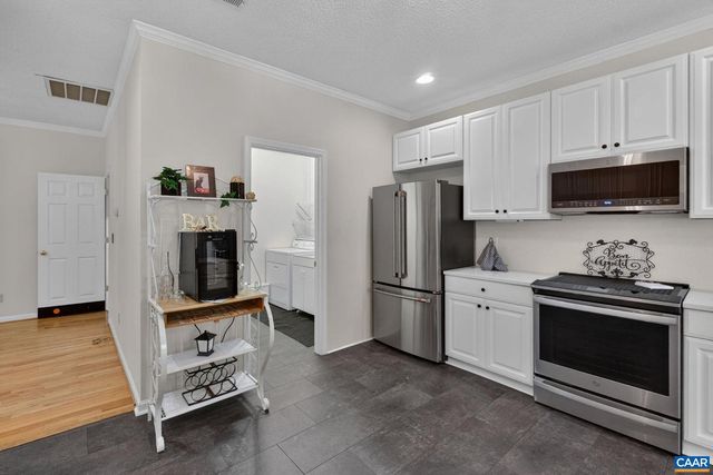 102 HAPPY VALLEY RD, Keswick, VA 22947
