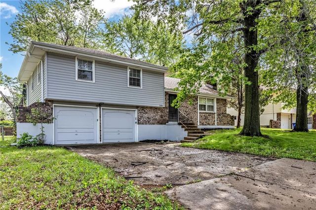 1311 Highland Drive, Lee's Summit, MO 64081