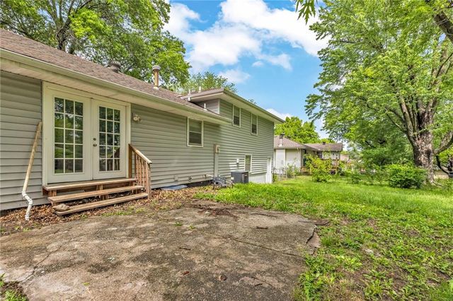 1311 Highland Drive, Lee's Summit, MO 64081