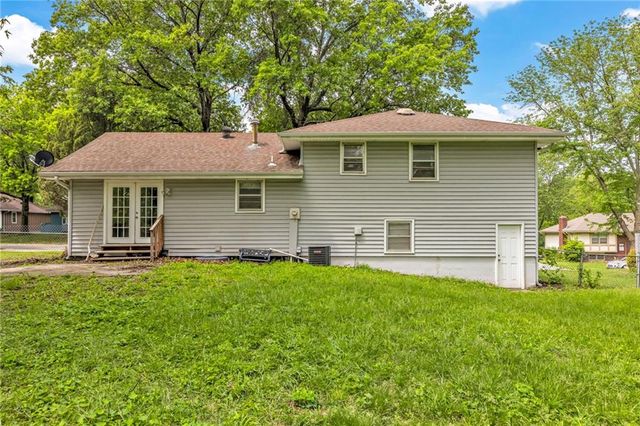 1311 Highland Drive, Lee's Summit, MO 64081