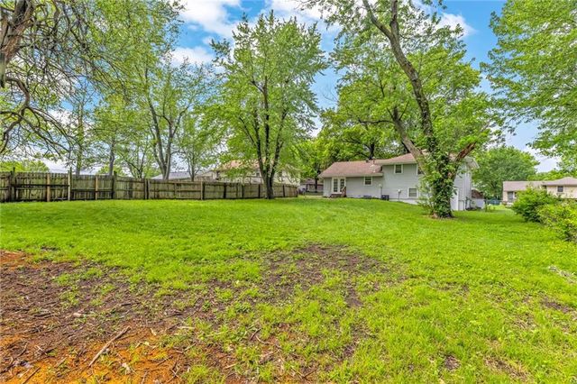 1311 Highland Drive, Lee's Summit, MO 64081