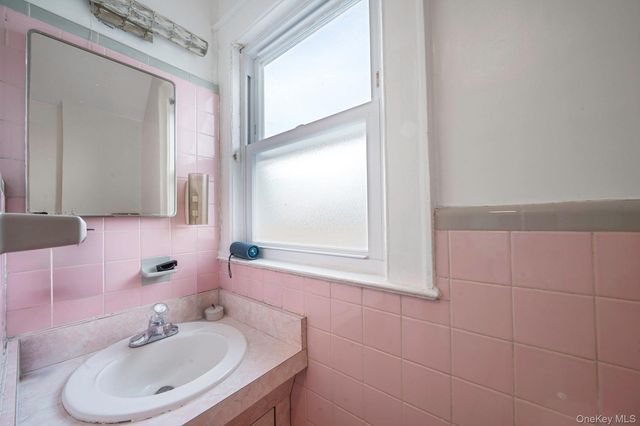 24718 137th Avenue, Rosedale, NY 11422