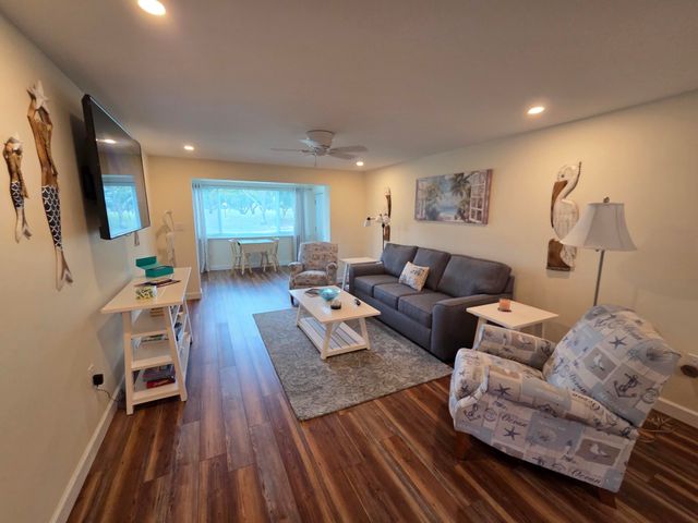 5111 SE Miles Grant Road 104, Stuart, FL 34997