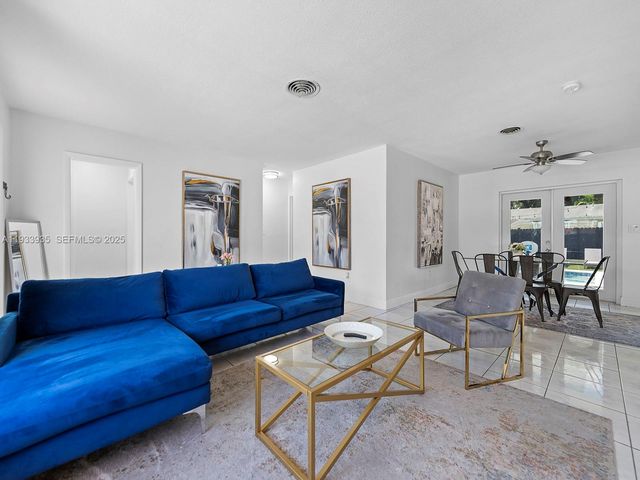 560 NE 161st St 0, Miami, FL 33162