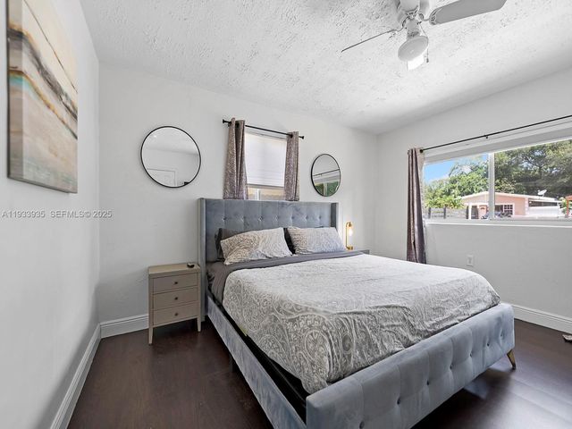 560 NE 161st St 0, Miami, FL 33162