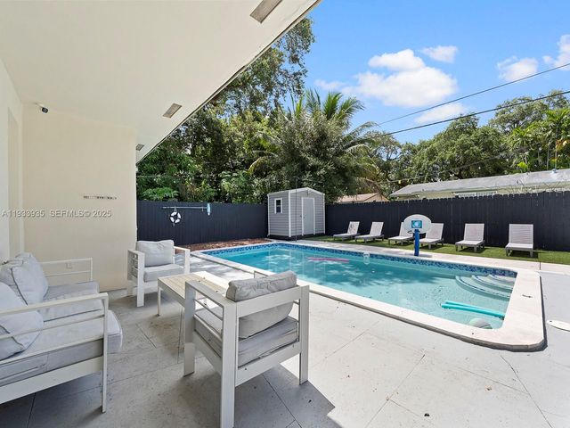 560 NE 161st St 0, Miami, FL 33162