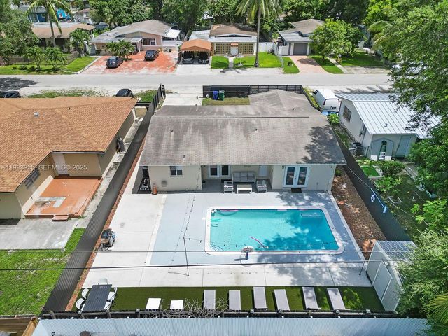 560 NE 161st St 0, Miami, FL 33162