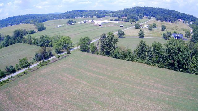 227L SCHLEGEL RD, Gilbertsville, PA 19525