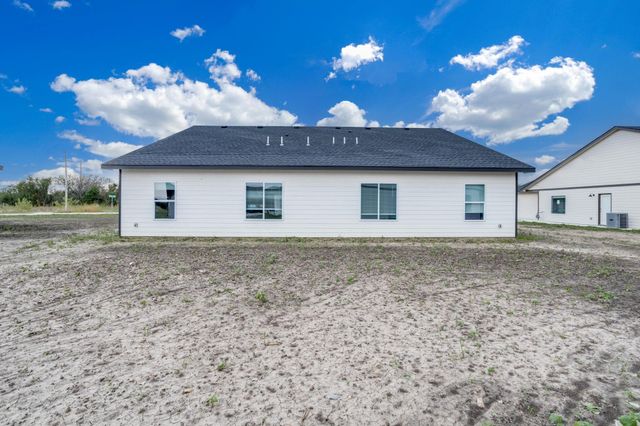 818 S Jay St, Valley Center, KS 67147