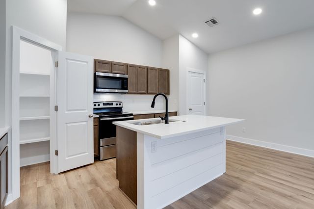 818 S Jay St, Valley Center, KS 67147