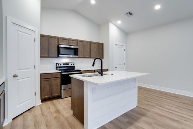 818 S Jay St, Valley Center, KS 67147