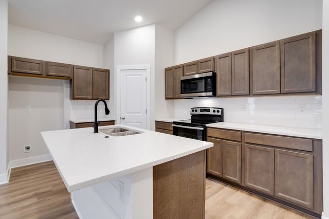 818 S Jay St, Valley Center, KS 67147