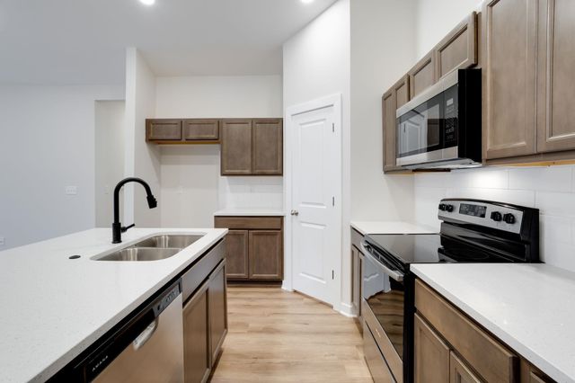 818 S Jay St, Valley Center, KS 67147