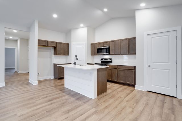 818 S Jay St, Valley Center, KS 67147