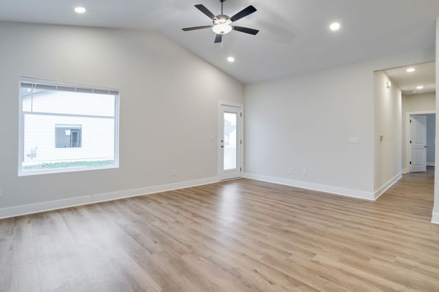 818 S Jay St, Valley Center, KS 67147