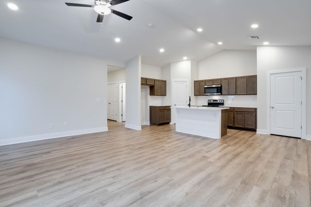 818 S Jay St, Valley Center, KS 67147