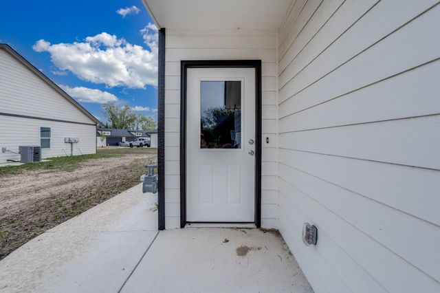 818 S Jay St, Valley Center, KS 67147