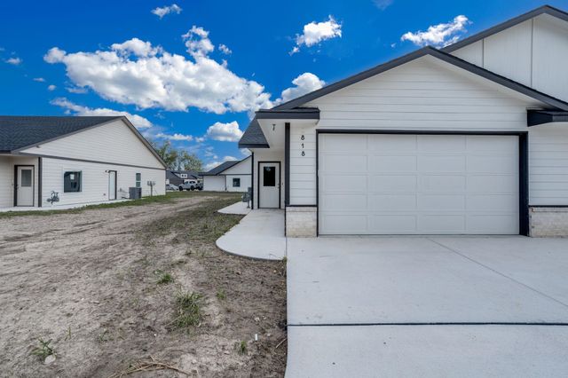 818 S Jay St, Valley Center, KS 67147