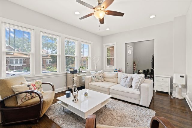 3036 N Luna Avenue, Chicago, IL 60641