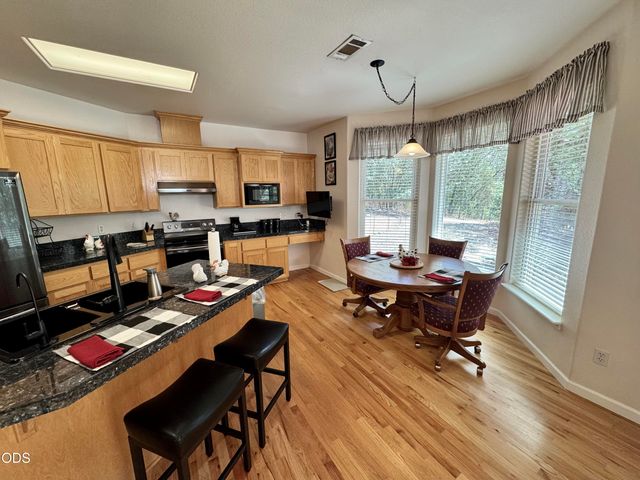155 El Camino Way, Grants Pass, OR 97526