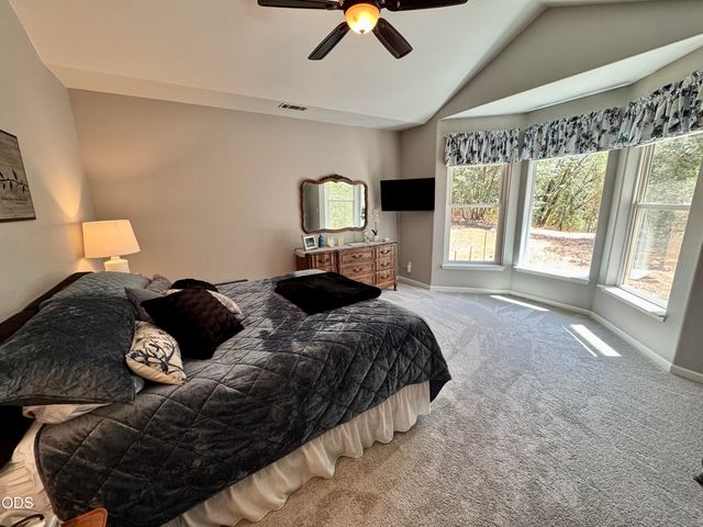 155 El Camino Way, Grants Pass, OR 97526