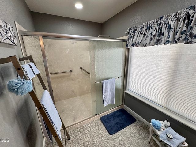 155 El Camino Way, Grants Pass, OR 97526