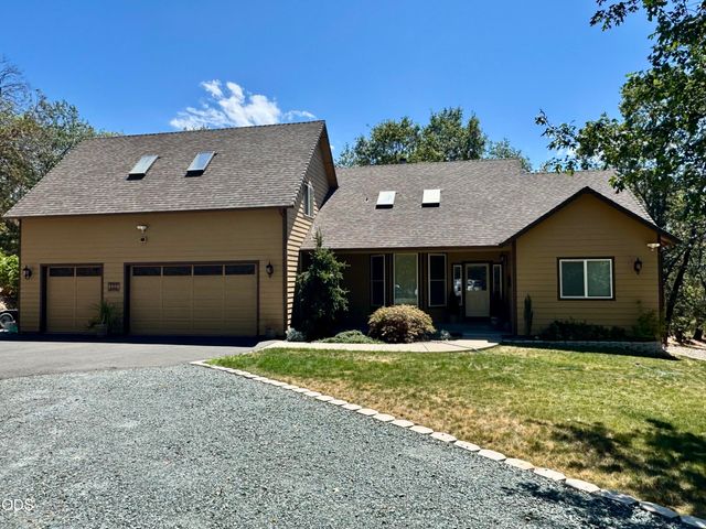 155 El Camino Way, Grants Pass, OR 97526