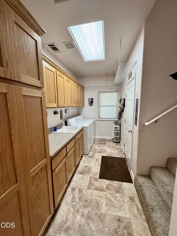 155 El Camino Way, Grants Pass, OR 97526
