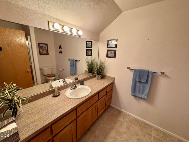 155 El Camino Way, Grants Pass, OR 97526