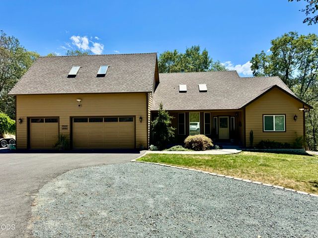155 El Camino Way, Grants Pass, OR 97526