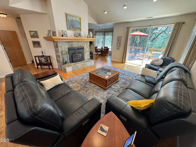 155 El Camino Way, Grants Pass, OR 97526