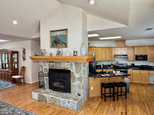 155 El Camino Way, Grants Pass, OR 97526
