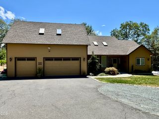 155 El Camino Way, Grants Pass, OR 97526