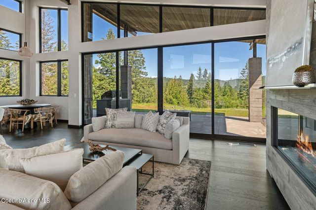 15055 S CHALK HILL DR, Coeur D'alene, ID 83814