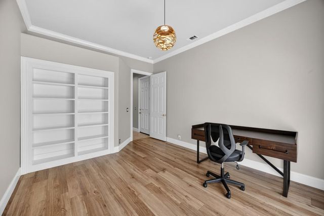 7672 Marina Cove Dr, Sacramento, CA 95831