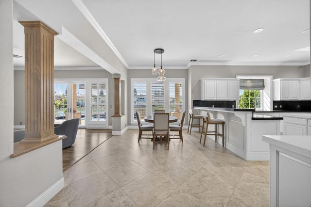 7672 Marina Cove Dr, Sacramento, CA 95831