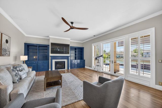 7672 Marina Cove Dr, Sacramento, CA 95831