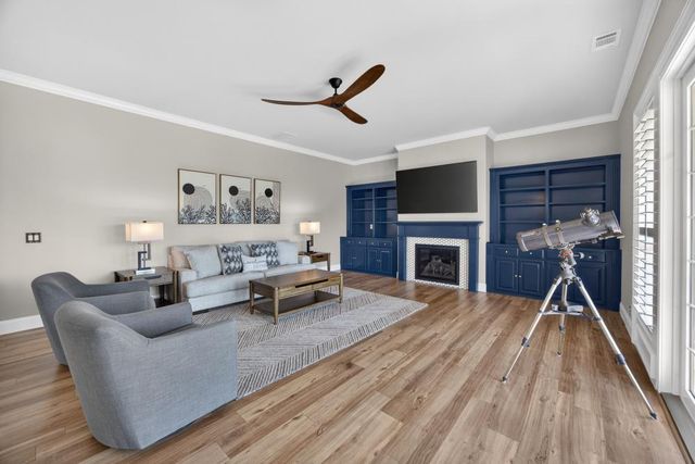 7672 Marina Cove Dr, Sacramento, CA 95831