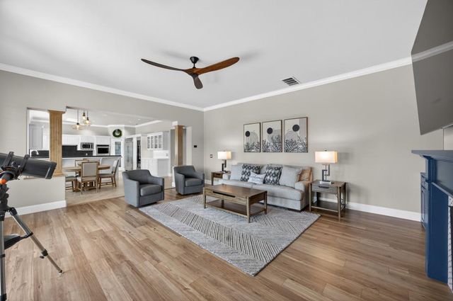 7672 Marina Cove Dr, Sacramento, CA 95831