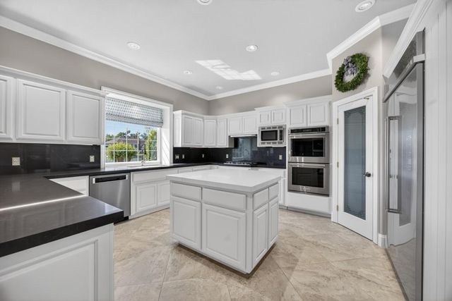 7672 Marina Cove Dr, Sacramento, CA 95831