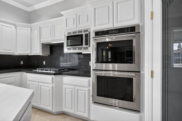 7672 Marina Cove Dr, Sacramento, CA 95831